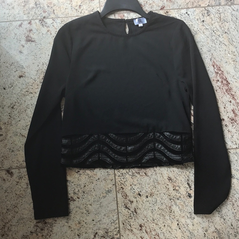 Long sleeve cropish top
